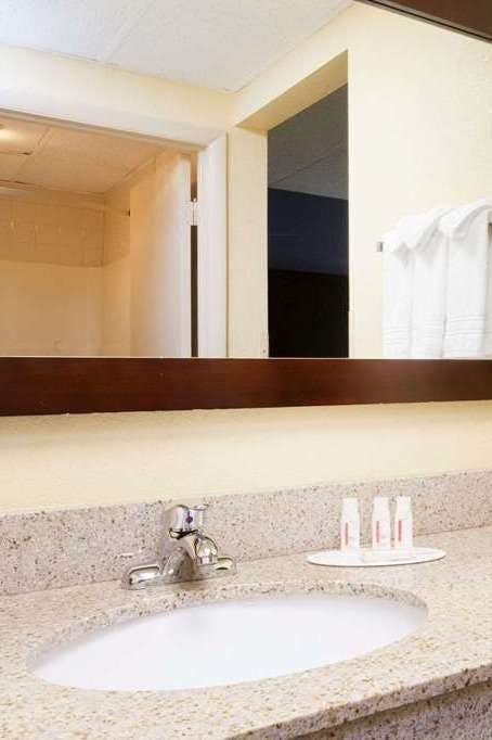 Hotel Days Inn by Wyndham Wilkes Barre photo 5