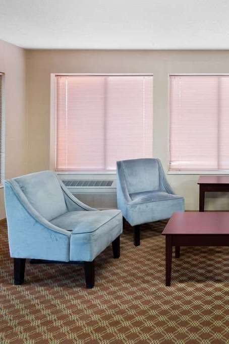 Hotel Super 8 by Wyndham Rochelle photo 5