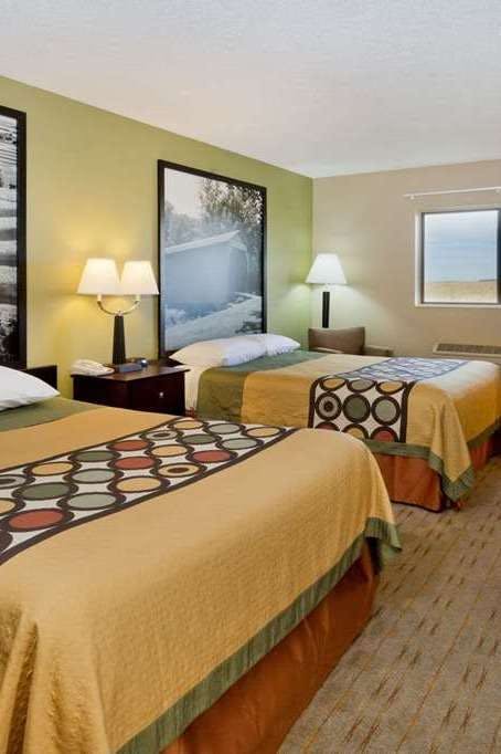 Hotel Super 8 by Wyndham Rochelle photo 2