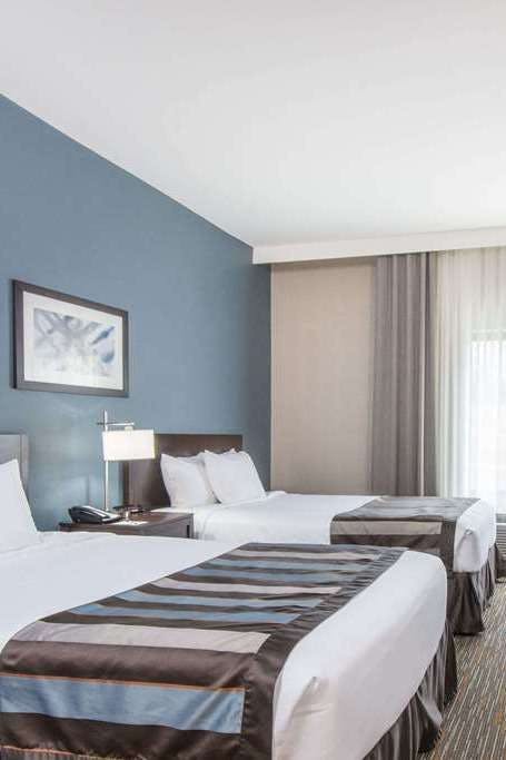 Hotel Wingate by Wyndham Niagara Falls photo 2