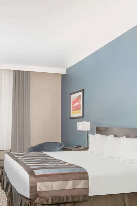 Hotel Wingate by Wyndham Niagara Falls photo 1