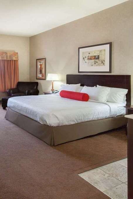 Hotel Ramada by Wyndham Camrose photo 1