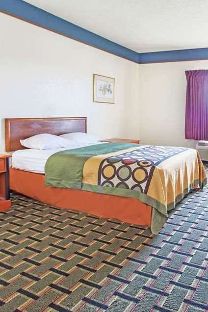 Hotel Super 8 by Wyndham Atchison photo 1