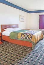 Hotel Super 8 by Wyndham Atchison photo 1