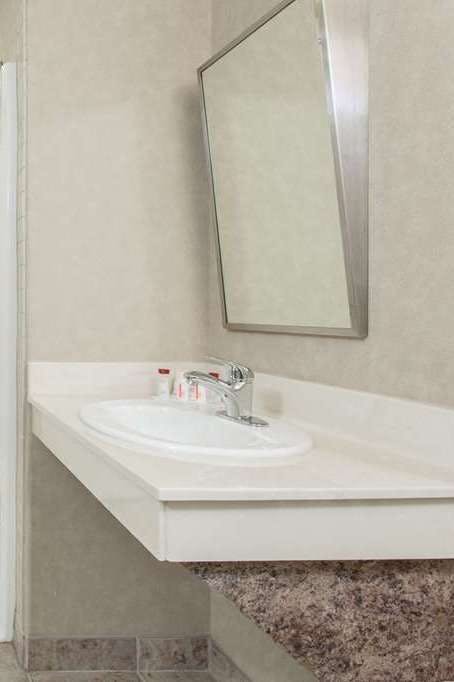 Hotel Ramada by Wyndham Camrose photo 4