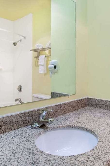 Hotel Super 8 by Wyndham Atchison photo 4