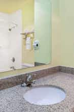 Hotel Super 8 by Wyndham Atchison photo 4