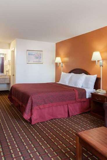 Hotel Days Inn by Wyndham El Reno photo 1