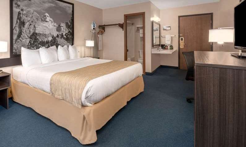 Super 8 by Wyndham Sturgis