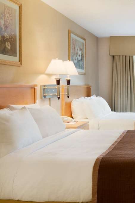 Hotel Ramada by Wyndham Nanaimo photo 2