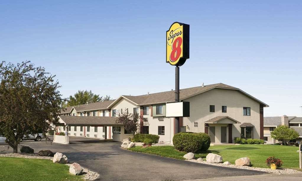 Super 8 by Wyndham Alexandria MN