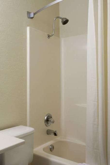 Hotel Super 8 by Wyndham Alexandria MN photo 3