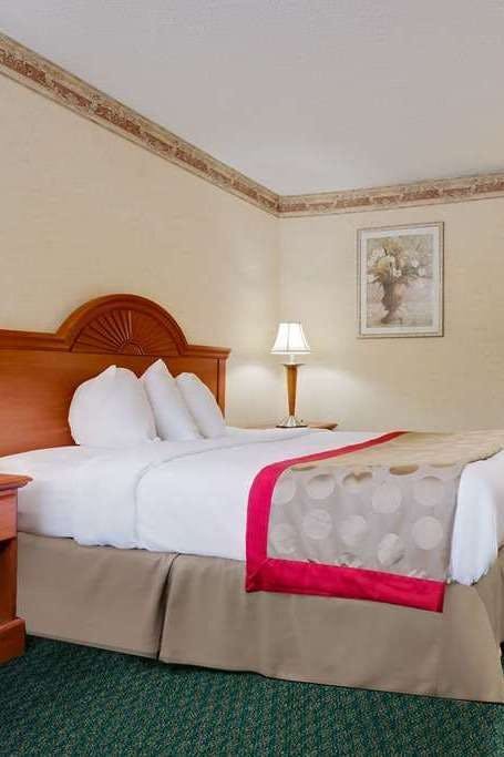 Hotel Ramada by Wyndham Cleveland Airport West photo 1