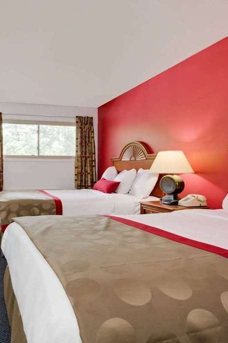 Hotel Ramada by Wyndham Cleveland Airport West photo 2