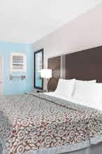 Hotel Days Inn Madisonville photo 1