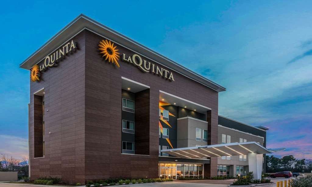 La Quinta Inn and Suites by Wyndham Houston Spring South