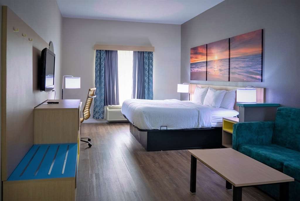 Hotel Days Inn & Suites by Wyndham Savannah North I-95 photo 3