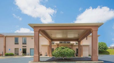 Howard Johnson by Wyndham Beckley