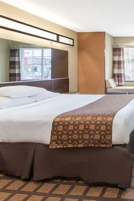 Hotel Microtel Inn & Suites by Wyndham North Canton photo 1