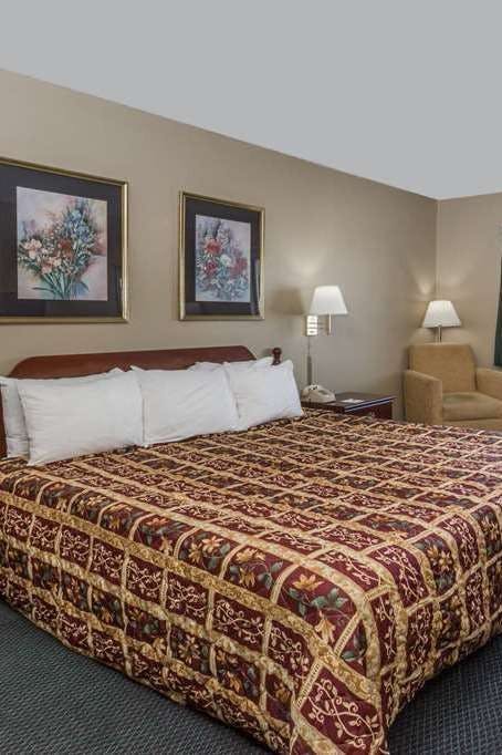 Hotel Days Inn & Suites by Wyndham Morris/I-80 photo 1