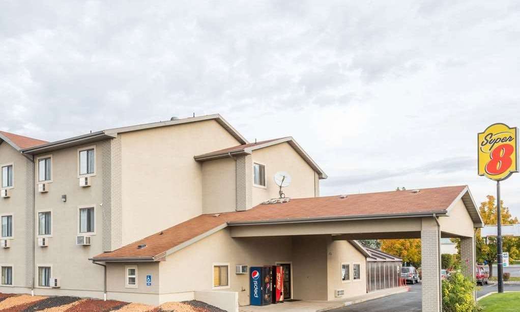 Super 8 Logan