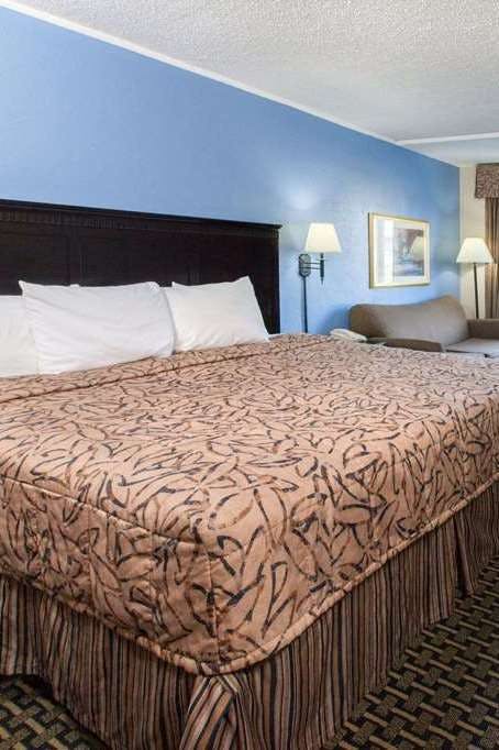 Hotel Days Inn by Wyndham Norman photo 1