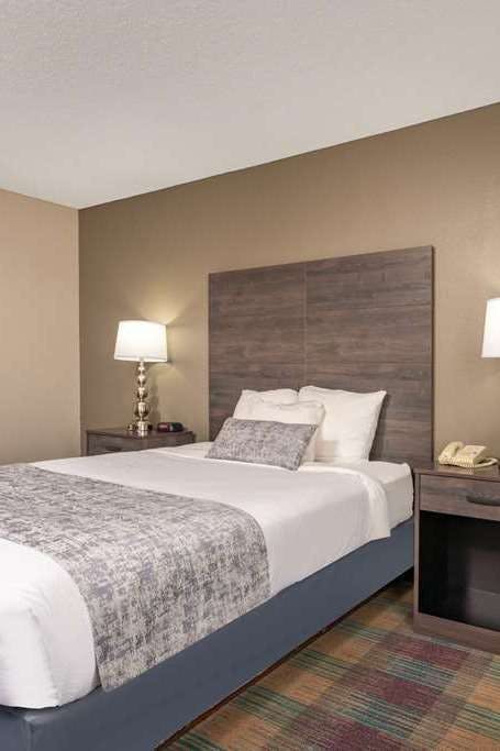 Hotel Baymont by Wyndham Baldwin photo 1