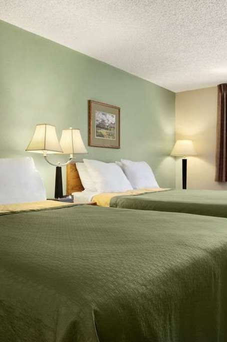 Hotel Super 8 by Wyndham Conrad photo 2