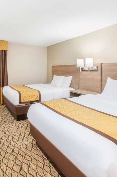 Hotel Baymont by Wyndham Grand Rapids Airport photo 2