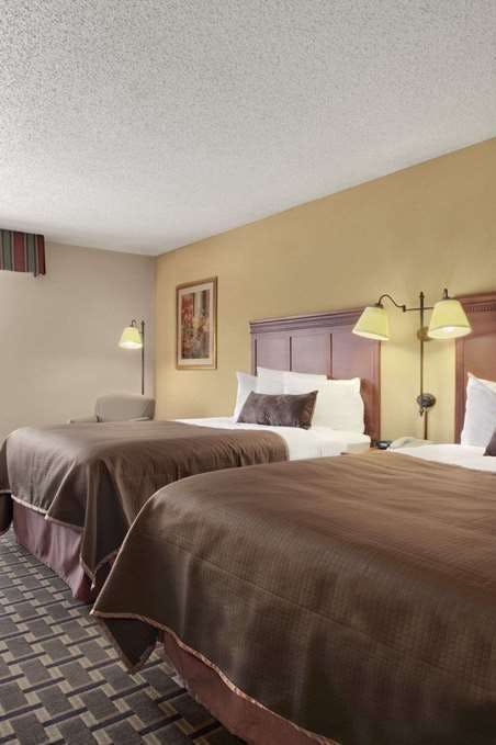 Hotel Baymont by Wyndham Lewisville photo 3