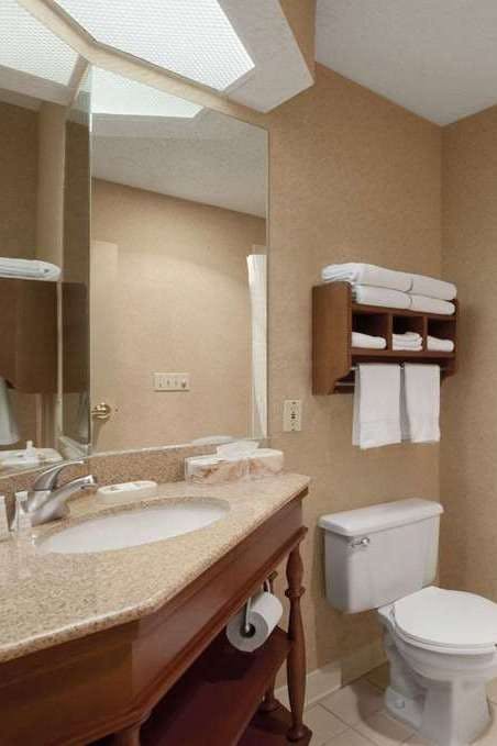 Hotel Baymont by Wyndham Lewisville photo 5