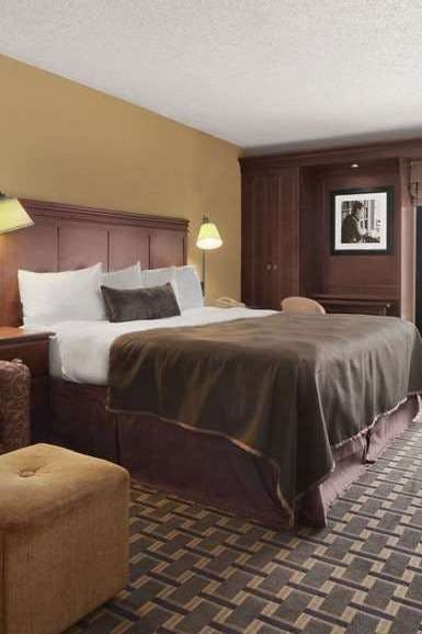 Hotel Baymont by Wyndham Lewisville photo 1