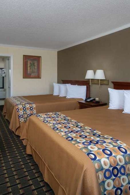 Hotel Travelodge by Wyndham Orangeburg photo 3