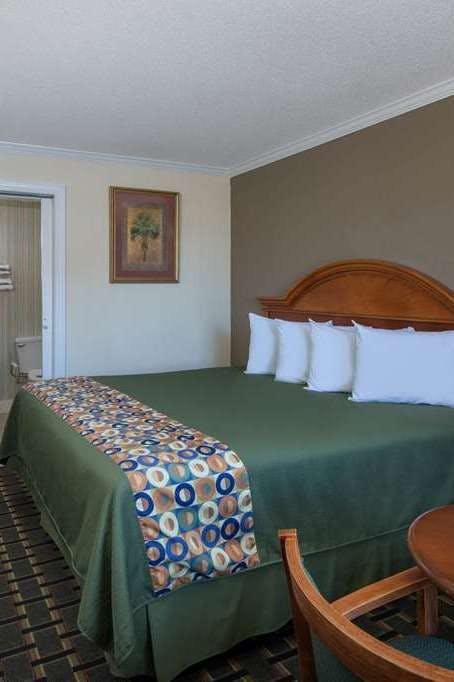 Hotel Travelodge by Wyndham Orangeburg photo 2