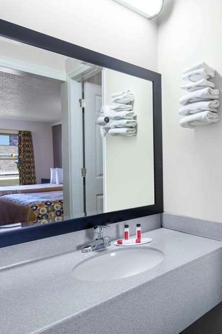 Hotel Travelodge by Wyndham Orangeburg photo 4
