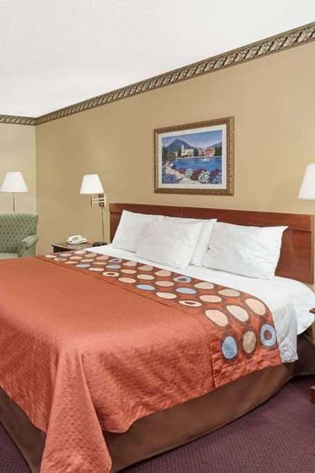 Hotel Super 8 by Wyndham Greenville photo 1