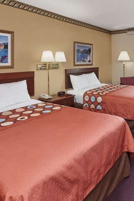 Hotel Super 8 by Wyndham Greenville photo 2