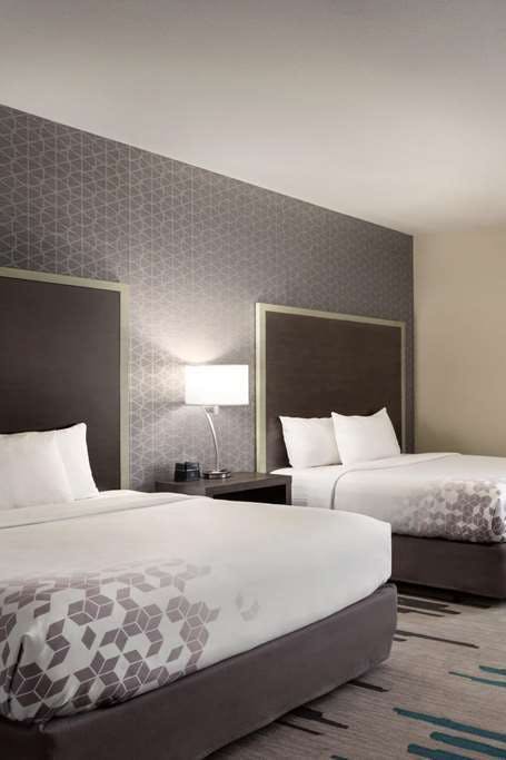 Hotel La Quinta Inn & Suites by Wyndham Clovis CA photo 2