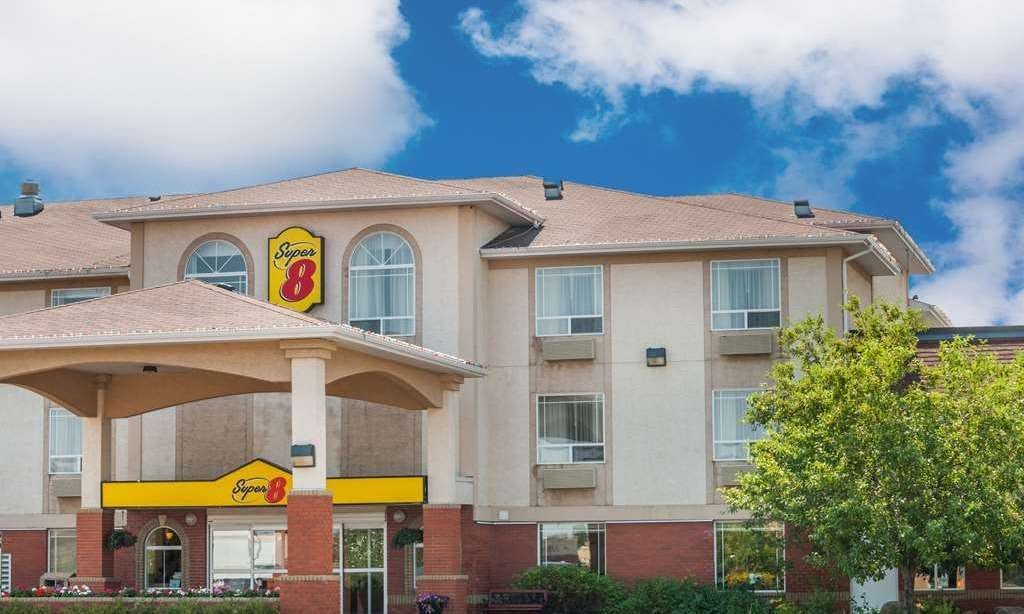 Super 8 by Wyndham High River AB