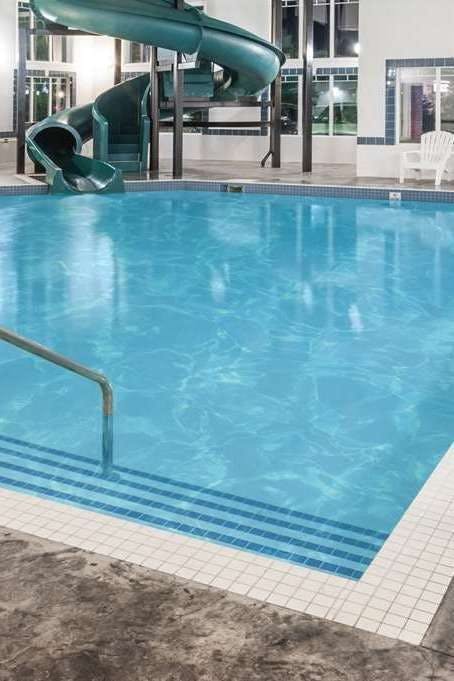 Hotel Super 8 by Wyndham High River AB photo 3