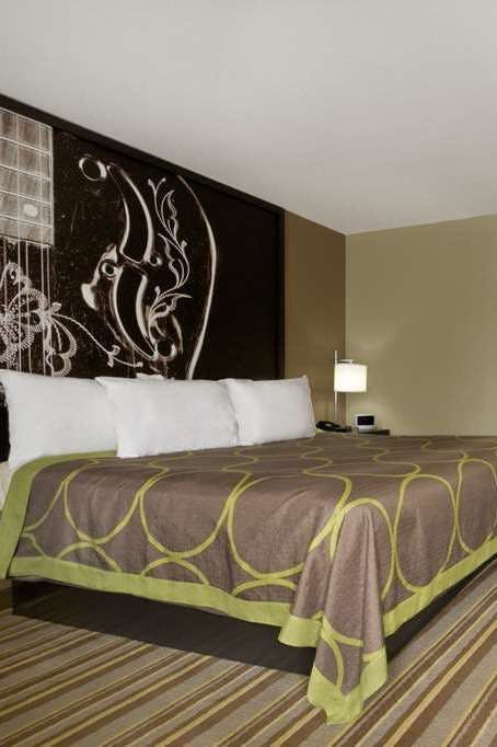 Hotel Super 8 by Wyndham Tupelo Airport photo 1