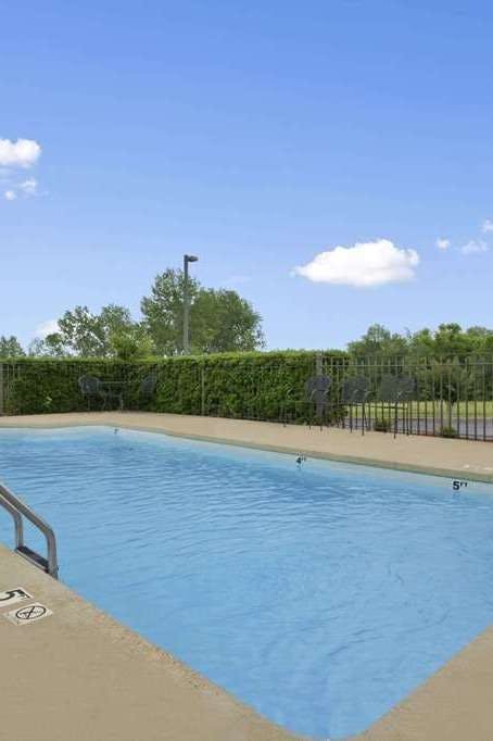 Hotel Super 8 by Wyndham Tupelo Airport photo 5