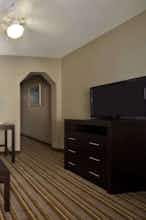 Hotel Super 8 by Wyndham Tupelo Airport photo 3