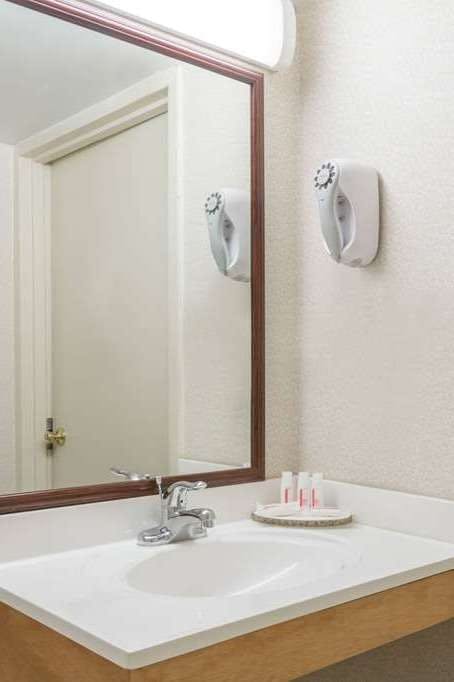 Hotel Ramada by Wyndham Triangle/Quantico photo 4