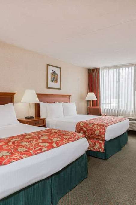 Hotel Ramada by Wyndham Triangle/Quantico photo 2