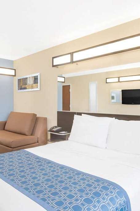 Hotel Microtel Inn & Suites by Wyndham Waynesburg photo 1