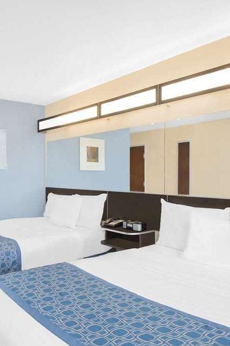 Hotel Microtel Inn & Suites by Wyndham Waynesburg photo 2