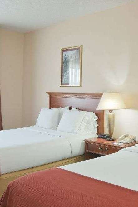 Hotel Baymont by Wyndham Portage Indiana Dunes photo 2