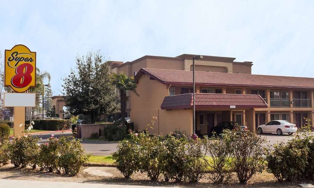 Super 8 by Wyndham Visalia
