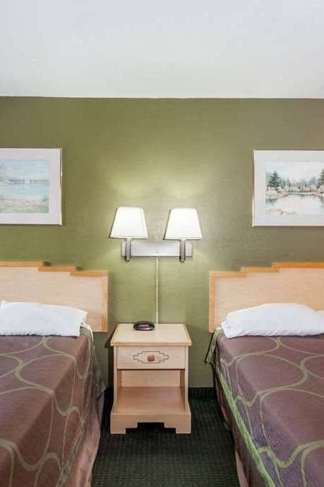 Hotel Super 8 by Wyndham Visalia photo 2